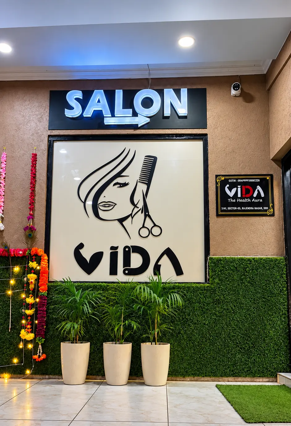 VIDA Salon reception counter in 2014